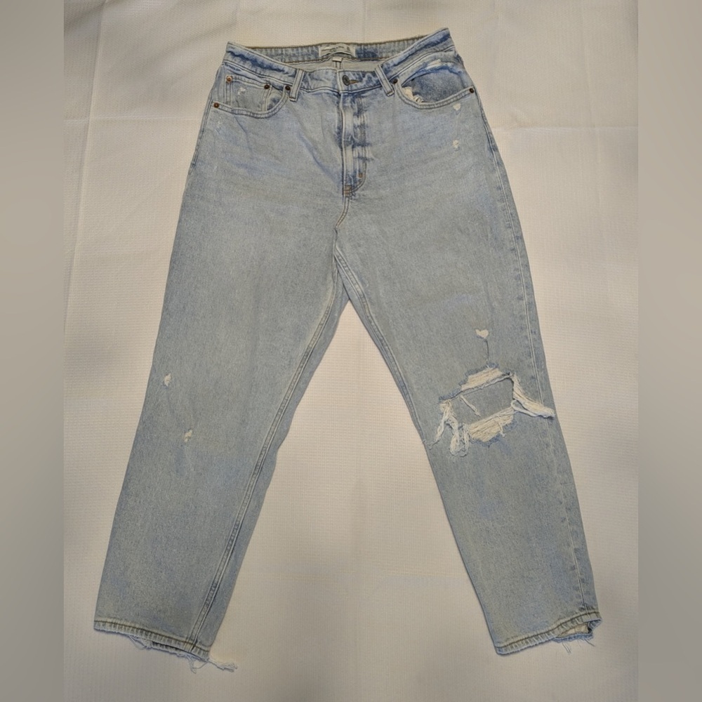 Abercrombie & Fitch The Mom High Rise Curve Love Light Wash Distressed 10R